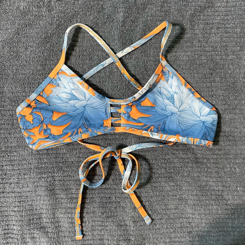 Jolyn triple vent/ tomcat top in retired print